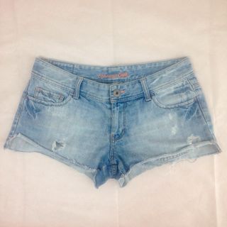 アメリカンイーグル(American Eagle)の【取置中】ダメージデニム ショートパンツ ライトブルー ローライズ ジーンズ(ショートパンツ)