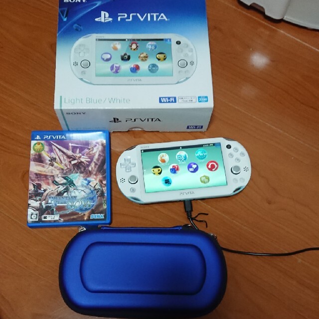 PlayStation Vita(プレイステーションヴィータ)のりょうさん専用。VITA 本体  PCH-2000 ZA14 エンタメ/ホビーのゲームソフト/ゲーム機本体(携帯用ゲーム機本体)の商品写真