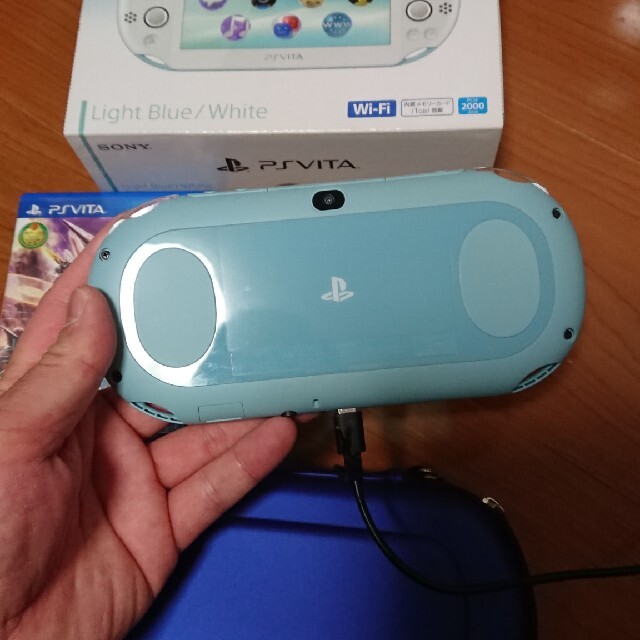 PlayStation Vita(プレイステーションヴィータ)のりょうさん専用。VITA 本体  PCH-2000 ZA14 エンタメ/ホビーのゲームソフト/ゲーム機本体(携帯用ゲーム機本体)の商品写真