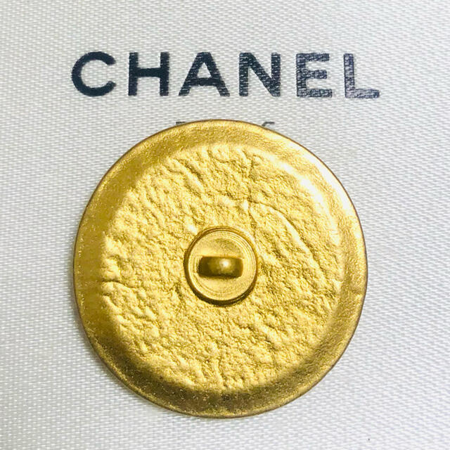 No.120  CHANEL シャネル ボタン ブローチ 正規品 1