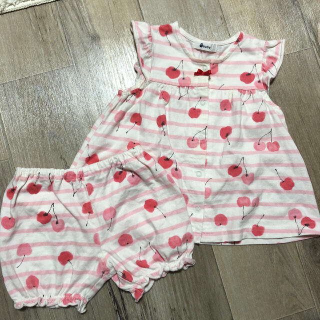 チェリー柄上下セット キッズ/ベビー/マタニティのキッズ服女の子用(90cm~)(パジャマ)の商品写真