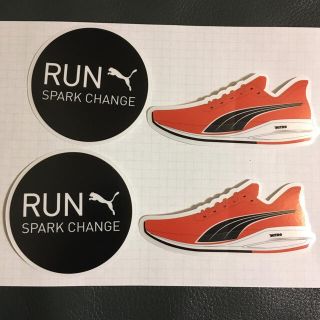 プーマ(PUMA)のステッカー　PUMA RUNブランドロゴ　スニーカー柄　ランニングシューズ(ノベルティグッズ)