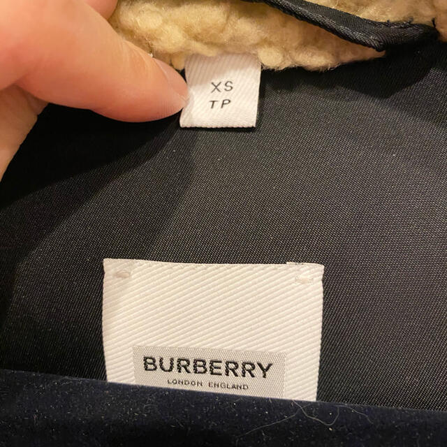 BURBERRY(バーバリー)のバーバリー　ロゴ　ダウン レディースのジャケット/アウター(ダウンジャケット)の商品写真