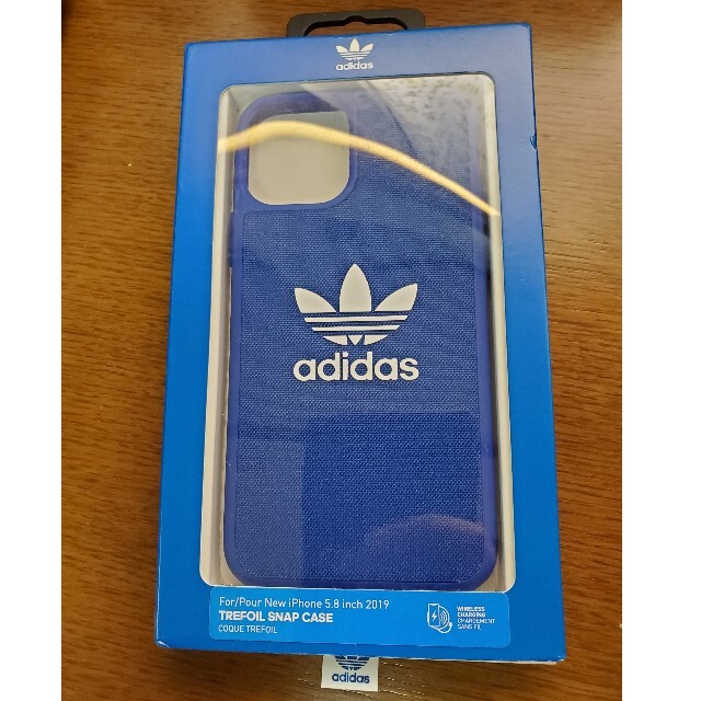 adidas(アディダス)のadidas アディダス iPhone スマホケース 青色 スマホ/家電/カメラのスマホアクセサリー(iPhoneケース)の商品写真