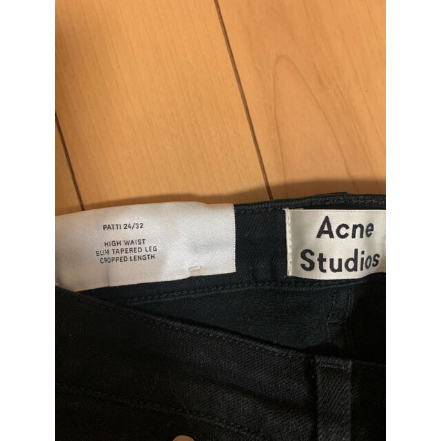 ACNE(アクネ)のAcne studios アクネ　スキニー　ブラック　黒　PATTI 24/32 レディースのパンツ(スキニーパンツ)の商品写真