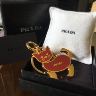 プラダ(PRADA)の大幅値下げ✨レア色 ★ PRADA 猫 チャーム定価37800円(キーホルダー)