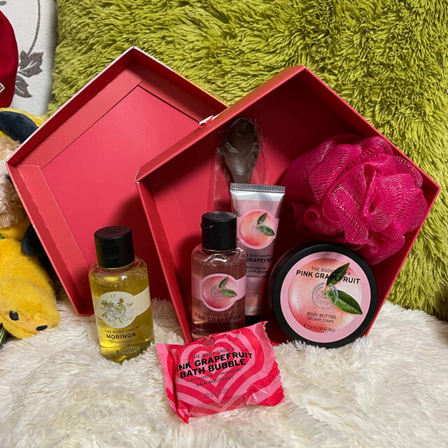 THE  BODY SHOP ピンクグレープフルーツ フレッシュギフト コスメ/美容のボディケア(ボディクリーム)の商品写真