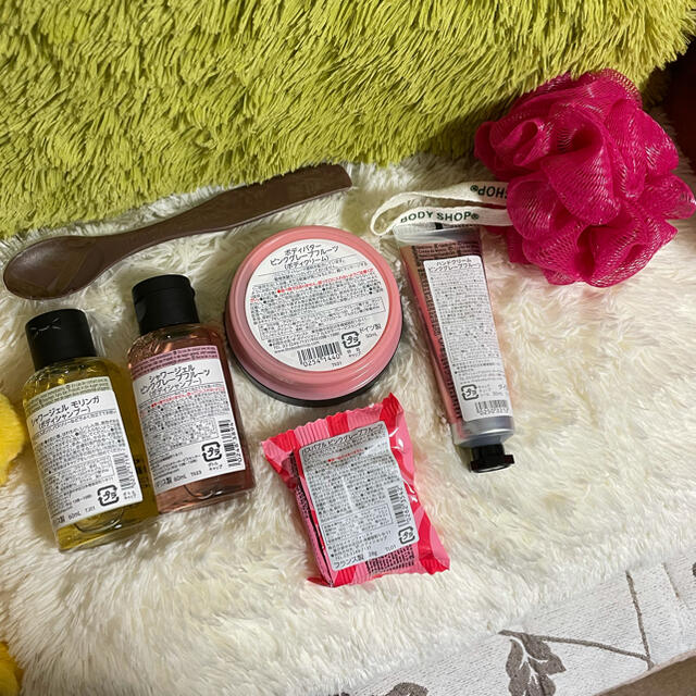 THE  BODY SHOP ピンクグレープフルーツ フレッシュギフト コスメ/美容のボディケア(ボディクリーム)の商品写真