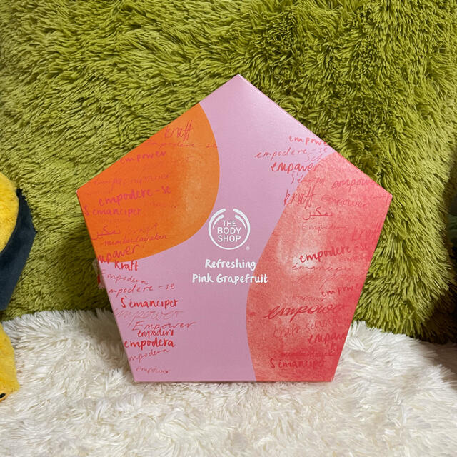 THE  BODY SHOP ピンクグレープフルーツ フレッシュギフト コスメ/美容のボディケア(ボディクリーム)の商品写真