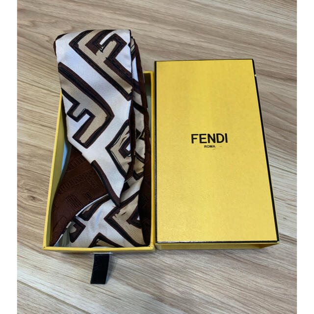 FENDI(フェンディ)のFENDI ラッピー　ツイリースカーフ　新品箱付き レディースのファッション小物(バンダナ/スカーフ)の商品写真