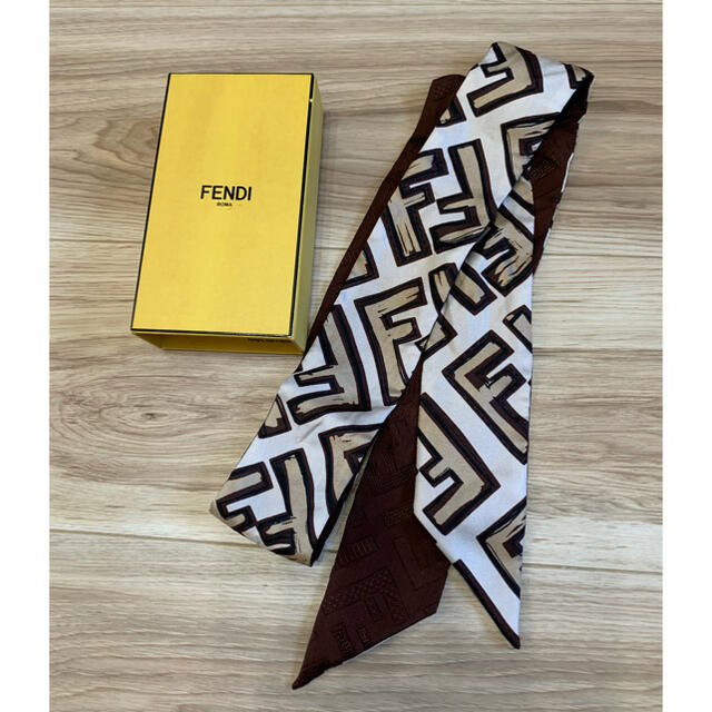 フェンディ fendi hermes エルメス ラッピー ツイリー スカーフ