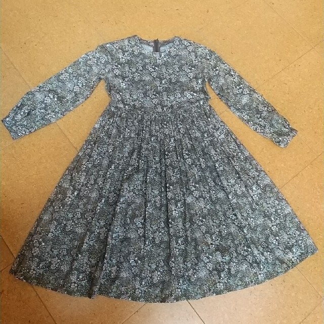 国産リバティ エルダーベリー キッズ  130  ワンピース 中古  キッズ/ベビー/マタニティのキッズ服女の子用(90cm~)(ワンピース)の商品写真