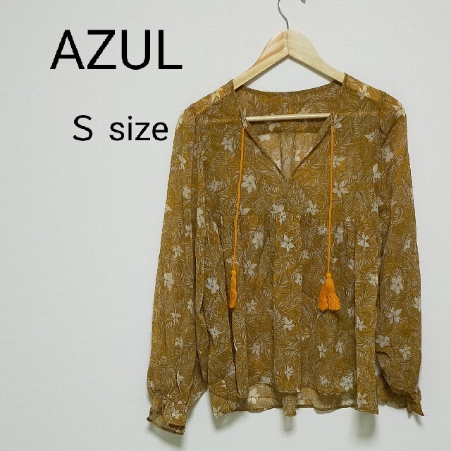 AZUL by moussy(アズールバイマウジー)のAZUL シフォンプリントスキッパー レディースのトップス(シャツ/ブラウス(長袖/七分))の商品写真