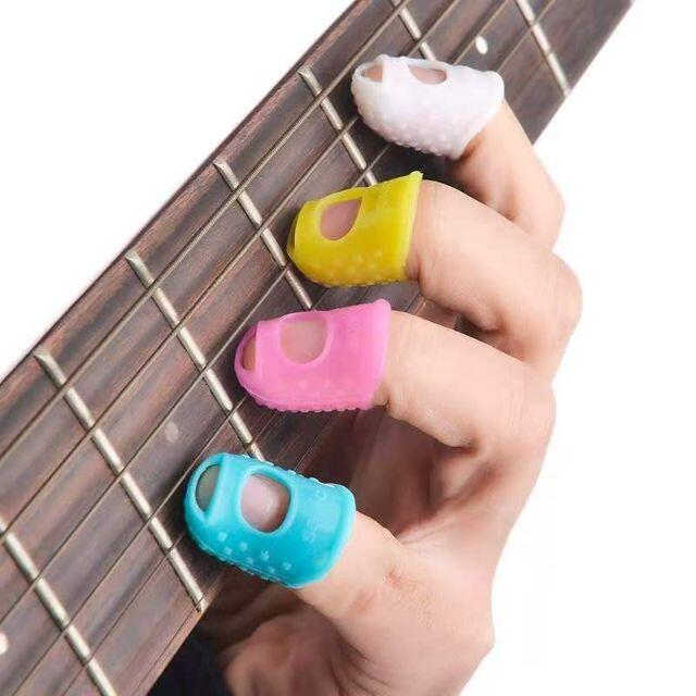 シリコン製フィンガーカバー　5個セットM4個＋S1個　5色あり指定可 楽器のギター(アコースティックギター)の商品写真