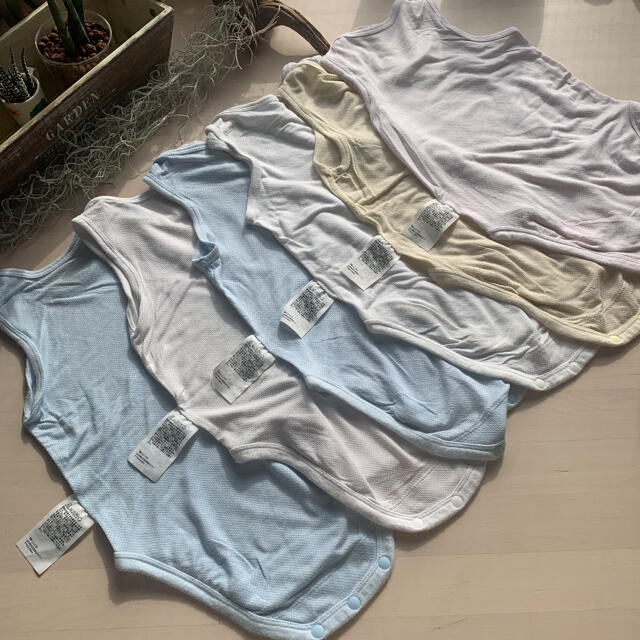 UNIQLO(ユニクロ)のUNIQLO BABY AIRism ベビー肌着6枚セット (70)まとめ売り キッズ/ベビー/マタニティのベビー服(~85cm)(肌着/下着)の商品写真