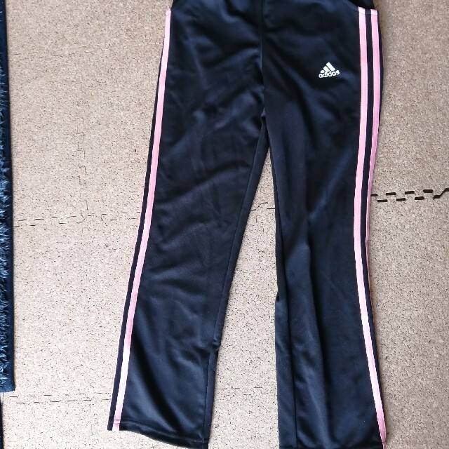 adidas(アディダス)の新品 adidas ジャージ 140cm キッズ/ベビー/マタニティのキッズ服女の子用(90cm~)(パンツ/スパッツ)の商品写真