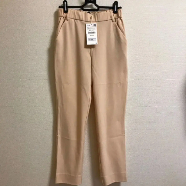 ZARA(ザラ)の新品タグ付き5990円　ZARA 綺麗めパンツ　カラーパンツ レディースのパンツ(クロップドパンツ)の商品写真