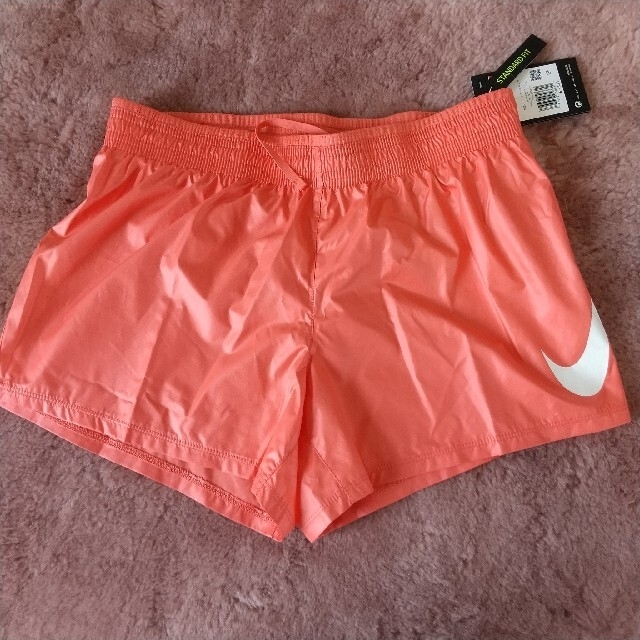 NIKE(ナイキ)の新品 NIKE ショートパンツ Lサイズ レディースのパンツ(ショートパンツ)の商品写真