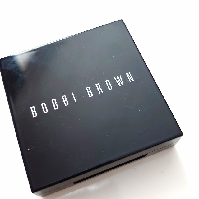 BOBBI BROWN(ボビイブラウン)のボビイブラウン　ミニハイライティングパウダー ０１ピンクグロウ コスメ/美容のベースメイク/化粧品(フェイスカラー)の商品写真