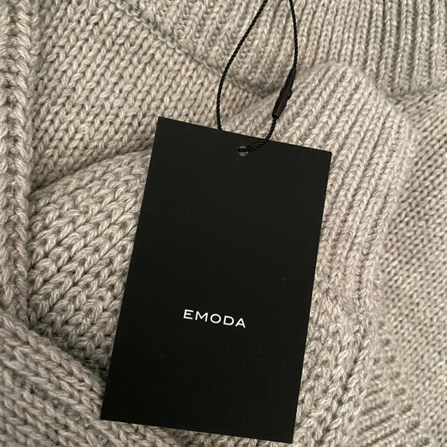 EMODA(エモダ)のショート丈ニット　EMODA 新品未使用 レディースのトップス(ニット/セーター)の商品写真