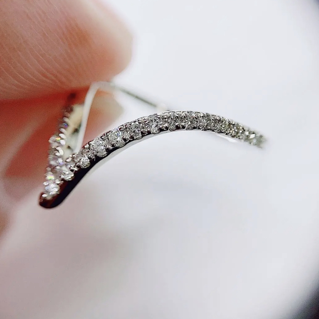 レビュー投稿で選べる特典 ☆0.40ct☆V字✨K18ダイヤモンドリング指輪