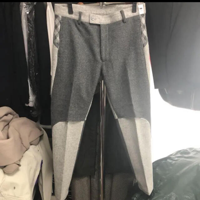 THOM BROWNE(トムブラウン)のkoe×THOM BROWNE ウールパンツ メンズのパンツ(スラックス)の商品写真