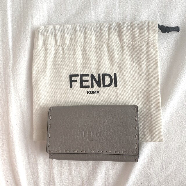 FENDI(フェンディ)の(最終値下)FENDI キーケース　ベージュ レディースのファッション小物(キーケース)の商品写真