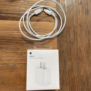 アップル(Apple)の新品未使用ケーブル付Apple 20W USB-C電源アダプタMHJA3AM/A(バッテリー/充電器)