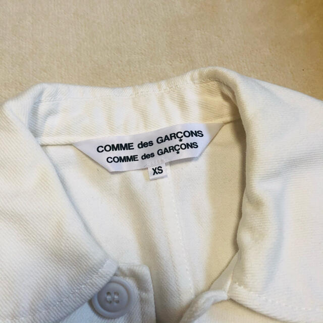 COMME des GARCONS(コムデギャルソン)のコムデギャルソン　白デニムジャケット レディースのジャケット/アウター(Gジャン/デニムジャケット)の商品写真