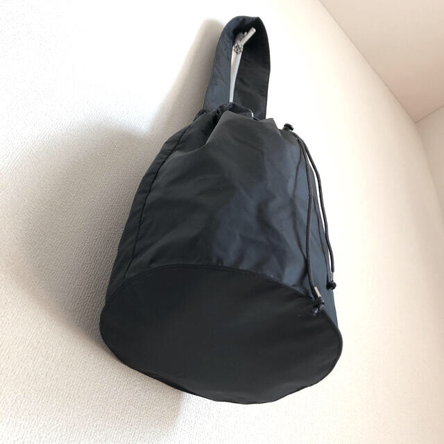 〈ナイロン生地　黒〉底が丸型のショルダーバッグ ハンドメイドのファッション小物(バッグ)の商品写真