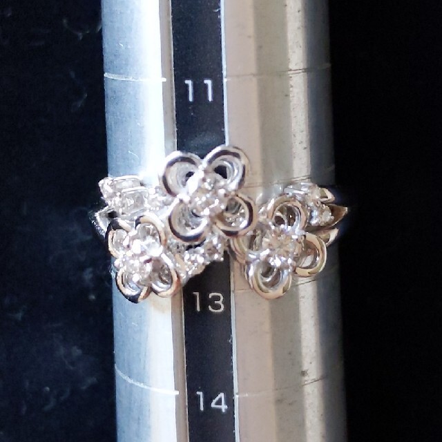 K18WGとダイヤのお花リング レディースのアクセサリー(リング(指輪))の商品写真