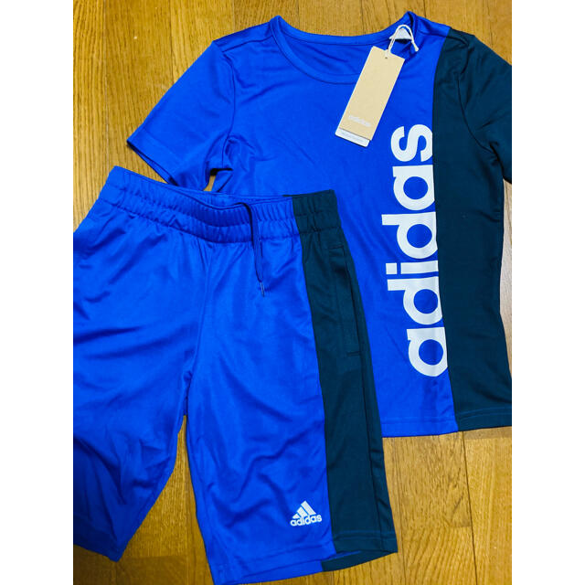 adidas(アディダス)の【新品未使用】adidas ジャージ セットアップ 120 キッズ/ベビー/マタニティのキッズ服男の子用(90cm~)(Tシャツ/カットソー)の商品写真