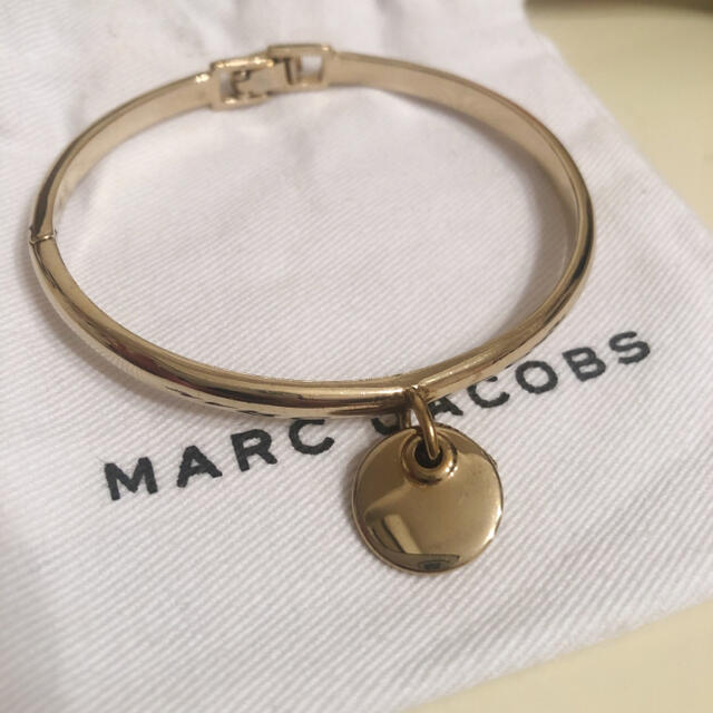 MARC JACOBS(マークジェイコブス)のねん様　マークジェイコブス　バングル　ゴールド　ハート　中古 レディースのアクセサリー(ブレスレット/バングル)の商品写真