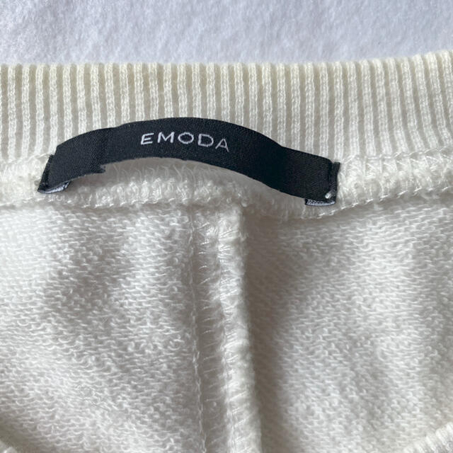EMODA(エモダ)のエモダ　トレーナー　美品　フーコ様専用 レディースのトップス(トレーナー/スウェット)の商品写真