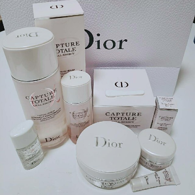 Christian Dior(クリスチャンディオール)のディオール♡カプチュールトータルセル　スキンケアセット(おまけつき) コスメ/美容のスキンケア/基礎化粧品(美容液)の商品写真