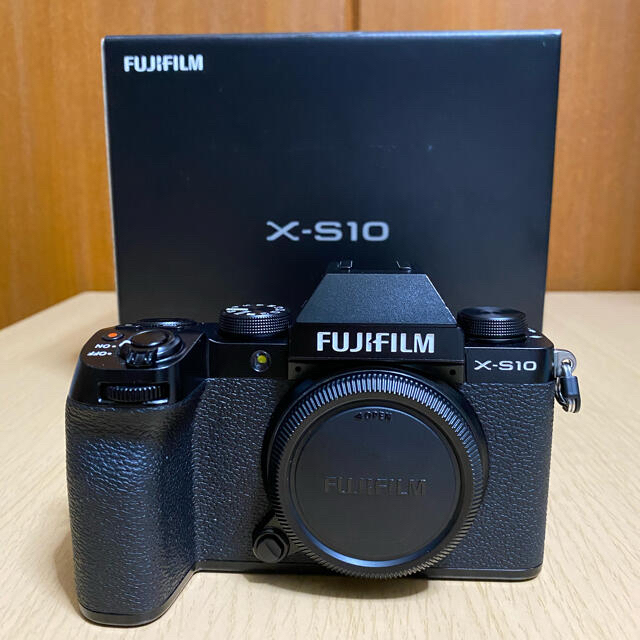 富士フイルム - FUJIFILM X-S10 （ボディのみ）
