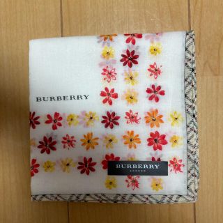 バーバリー(BURBERRY)の《新品・未使用》バーバリー　ハンカチ　花柄　ノバチェック(ハンカチ)