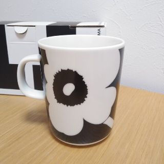 マリメッコ(marimekko)のブラック　マリメッコ　マグカップ　アニバーサリー(グラス/カップ)