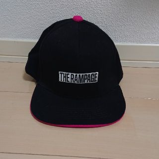 ザランページ(THE RAMPAGE)のTHE RAMPAGE  CAP ブラック&ピンク 未使用 美品(ミュージシャン)