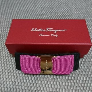 サルヴァトーレフェラガモ(Salvatore Ferragamo)のフェラガモ  バレッタ  ピンク×黒(バレッタ/ヘアクリップ)