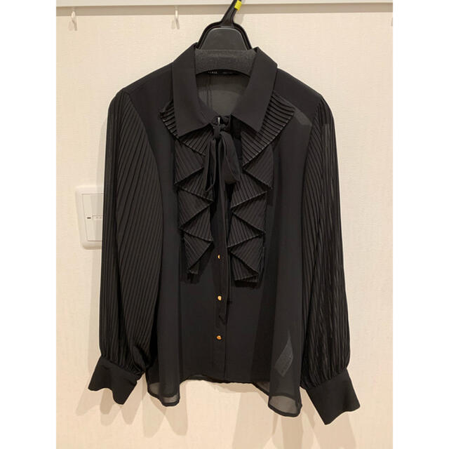 ZARA(ザラ)のZARA  新品　ブラウス レディースのトップス(シャツ/ブラウス(長袖/七分))の商品写真