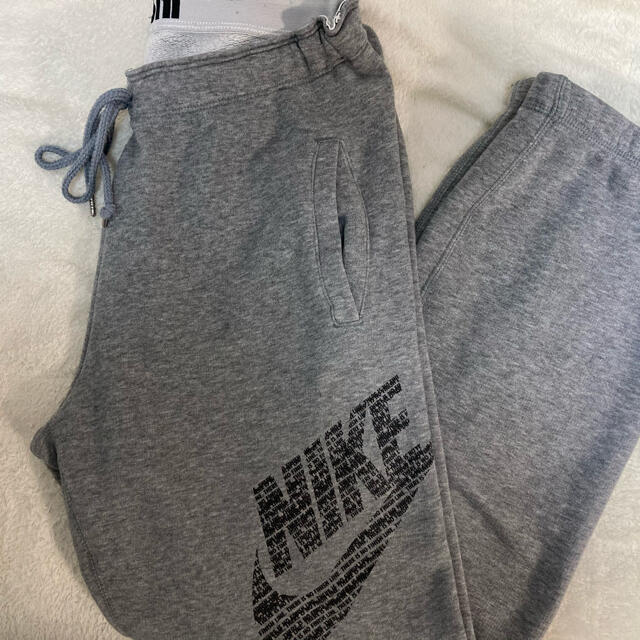 NIKE(ナイキ)のナイキ　スウェットパンツ（レディース） レディースのパンツ(カジュアルパンツ)の商品写真