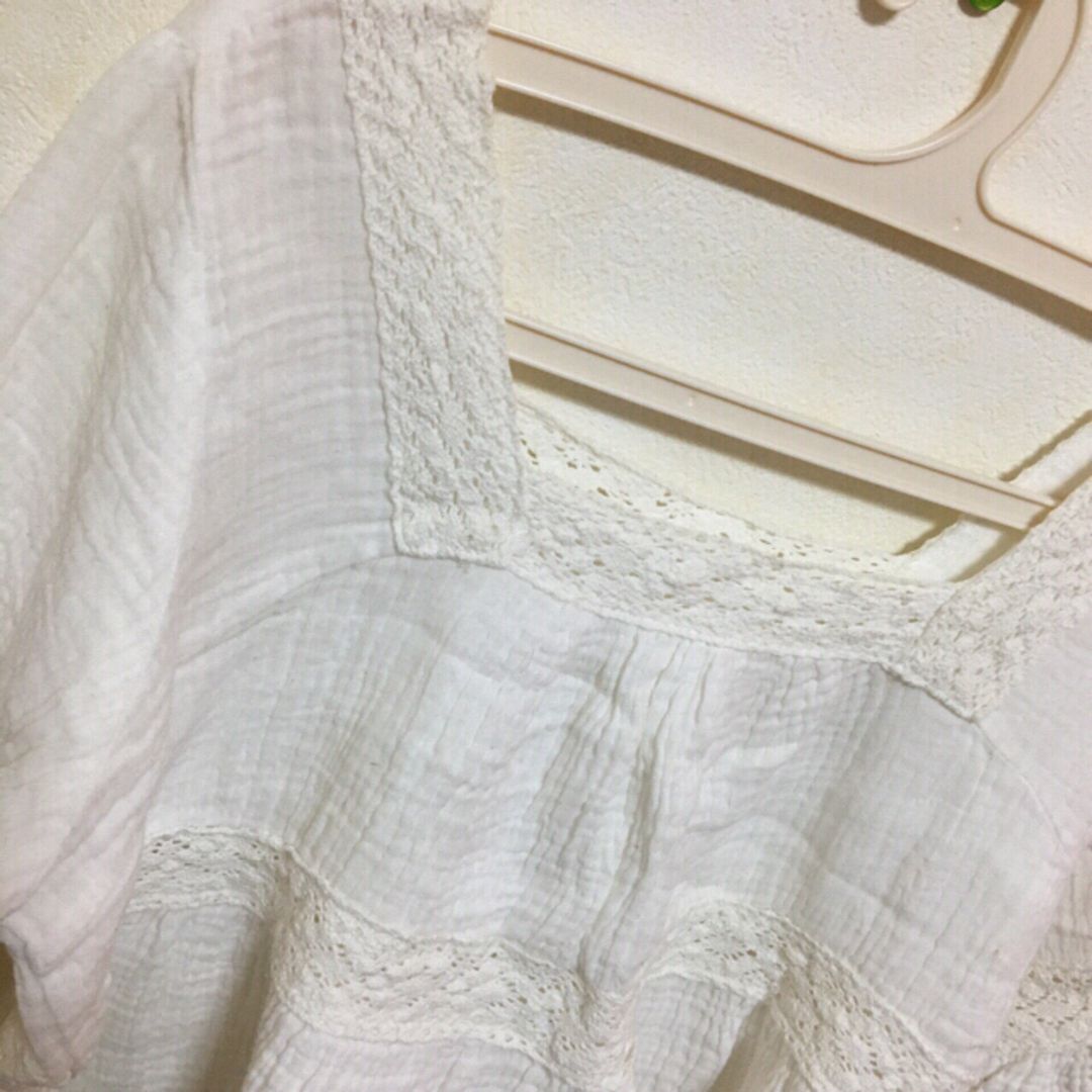 春服 スクエアネック ペプラム ガーリーブラウス ホワイト レディースのトップス(シャツ/ブラウス(半袖/袖なし))の商品写真
