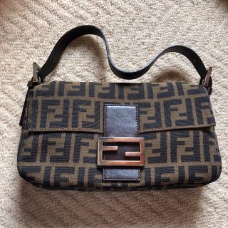 フェンディ(FENDI)のフェンディ　ズッカ柄　ショルダーバッグ　希少品(ショルダーバッグ)