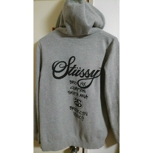 STUSSY(ステューシー)のステューシー　ワールドツアーパーカー メンズのトップス(パーカー)の商品写真