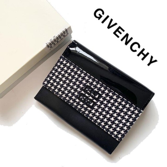 GIVENCHY ジバンシー ミディアムサイズ　折り財布　エナメル　パテント | フリマアプリ ラクマ