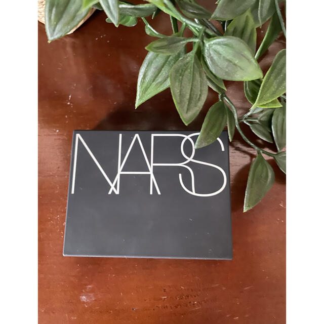 NARS(ナーズ)のNARS  プレストパウダーN  5894 日本国内産 コスメ/美容のベースメイク/化粧品(フェイスパウダー)の商品写真