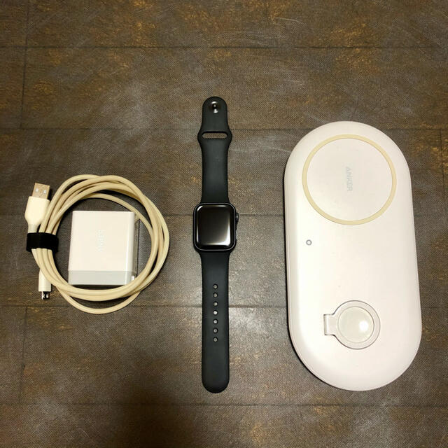 Apple Watch Series5(40mm) GPSモデル Qi充電器付属