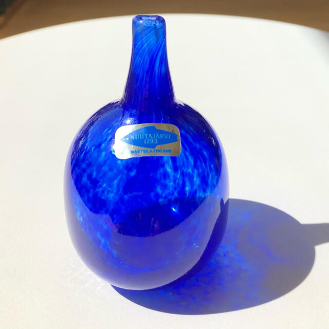 iittala(イッタラ)のオイバトイッカ　mansikkapaikka bottle ブルー 小さいサイズ インテリア/住まい/日用品のインテリア小物(置物)の商品写真