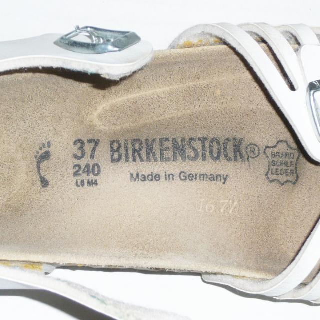 BIRKENSTOCK(ビルケンシュトック)のビルケンシュトック サンダル EU 37 - 白 レディースの靴/シューズ(サンダル)の商品写真